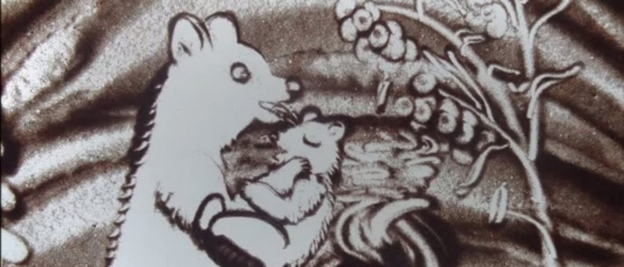 Psiholog liječi djecu slikanjem u pijesku