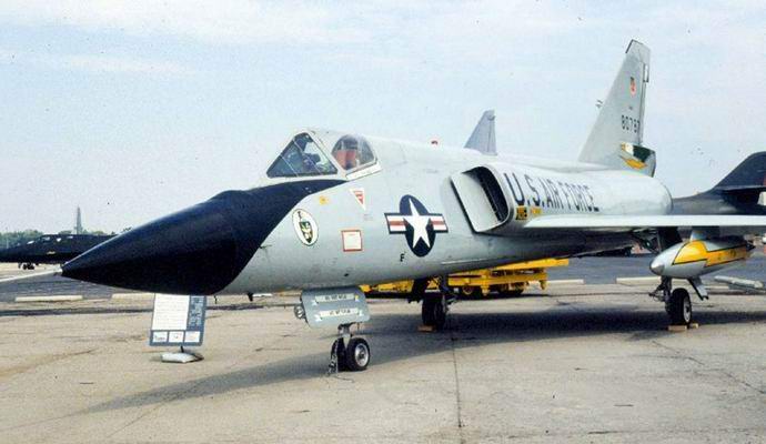 Avion mistično leti i slijeta bez pilota