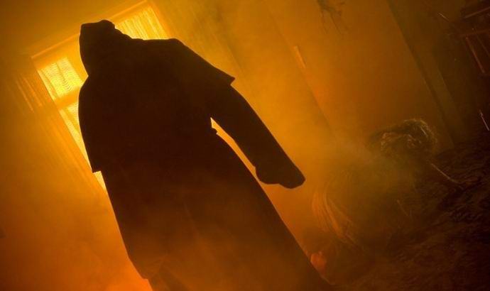 Fotografirao duha crnog monaha u ogledalu