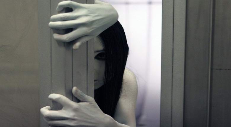 Fotografirao duha ispred vrata