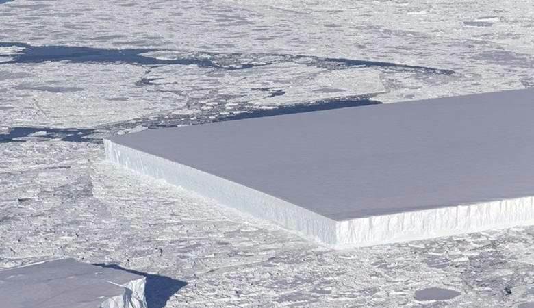 Slika pravokutnog ledenog brijega pogodila je Internet