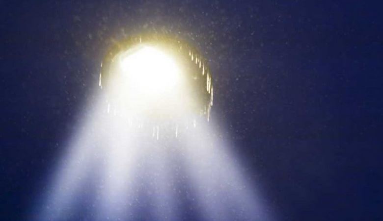 Čudno plave lampice na nebu nad glavnim gradom Rusije