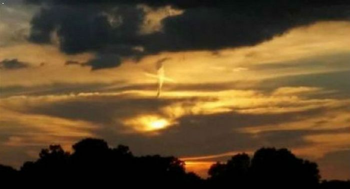 Stravičan znak - vatreni krst iznad SAD-a