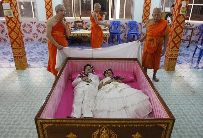 Vjenčanje u lijesu - počast modi ili težnja za skladom?