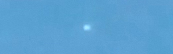 Užareni NLO i deo olupine koji se srušio na zemlju