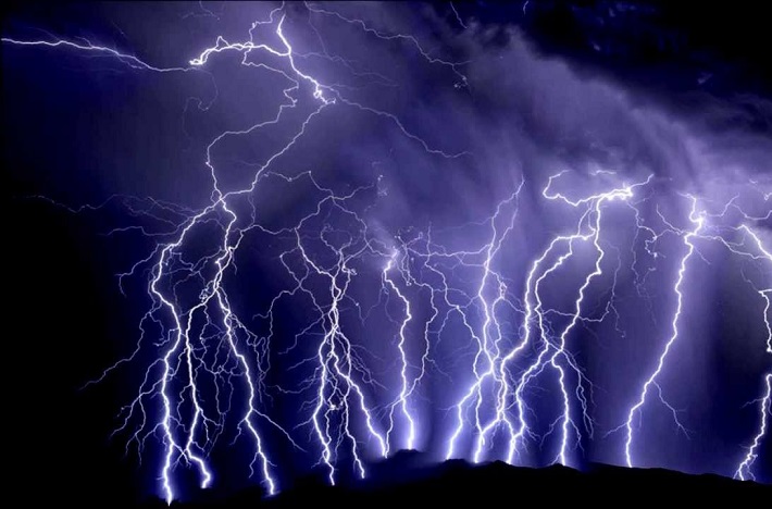 Alarmantan znak: naučnici zabilježili 48 udara munje blizu Sjevernog pola