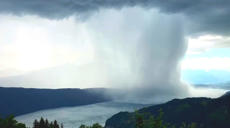 U austrijskim Alpama je palo s neba