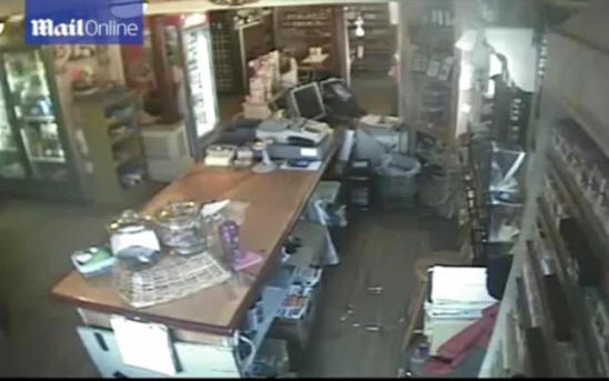 U Guildfordu su nevidljivi bacali staklene suđe sa stola