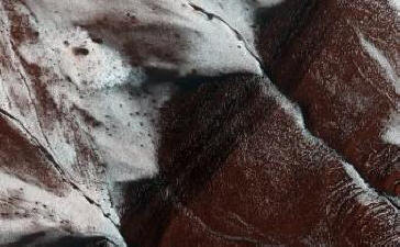 NASA pokazala ledene litice Marsa