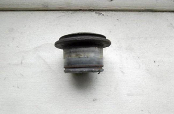 Neidentifikovani čelični dio je velikom brzinom odletio u prozor penzionera