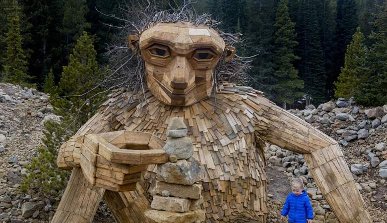U Sjedinjenim Državama srušena misteriozna statua trola