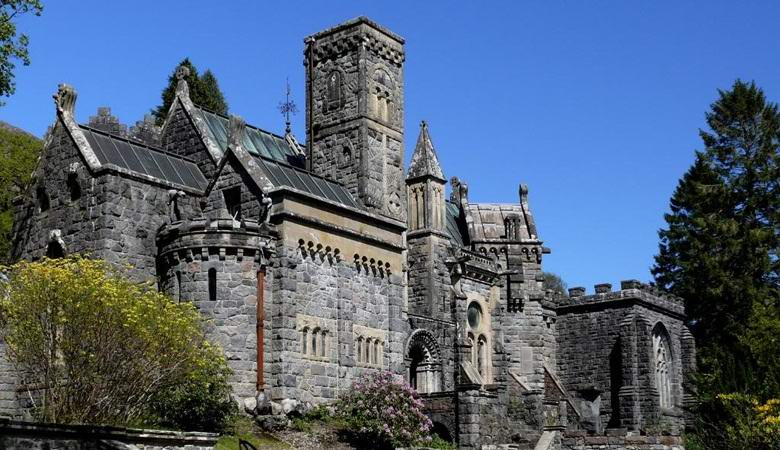 Duh je fotografiran u staroj crkvi