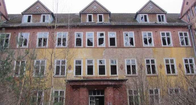 Duh je fotografiran u napuštenoj engleskoj mentalnoj bolnici