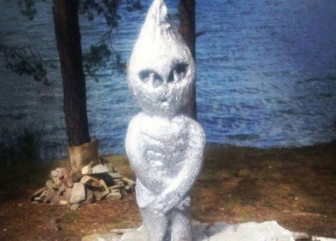 Spomenik strancu sprečio je nešto od vandala