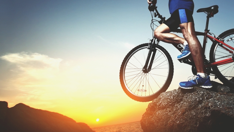 Biciklista je čudom preživio