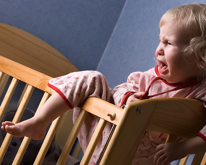 Bebin monitor snimio je strašnu igru ​​poltergeista s bebom