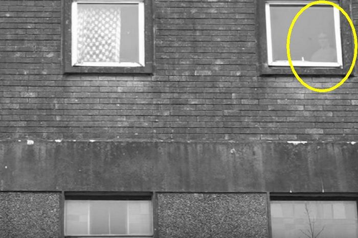 Prilikom rušenja starog manastira, duh se pojavio na prozoru