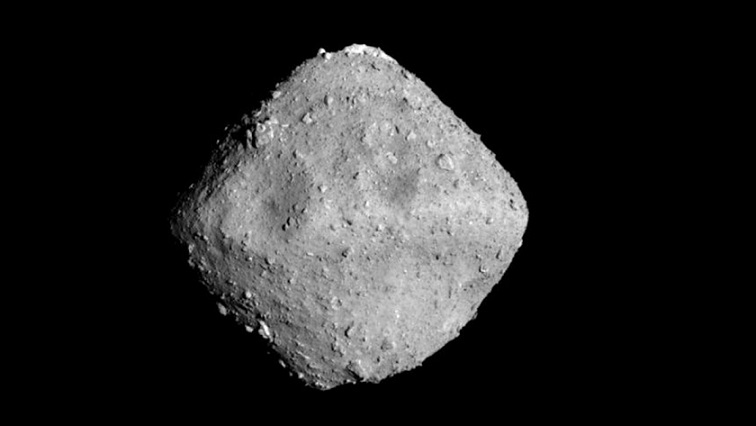 Japanski roboti fotografirali misteriozni objekt na asteroidu Ryugu