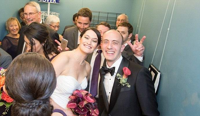 Ljubavnici zaglavljeni u liftu venčali su se baš tamo.