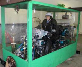 Strastveni biciklista nije sišao s voljenog motocikla ni nakon smrti.