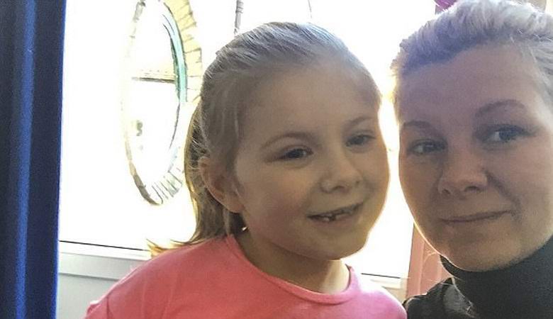 Žena je slikala duh njene kćeri u vrtu