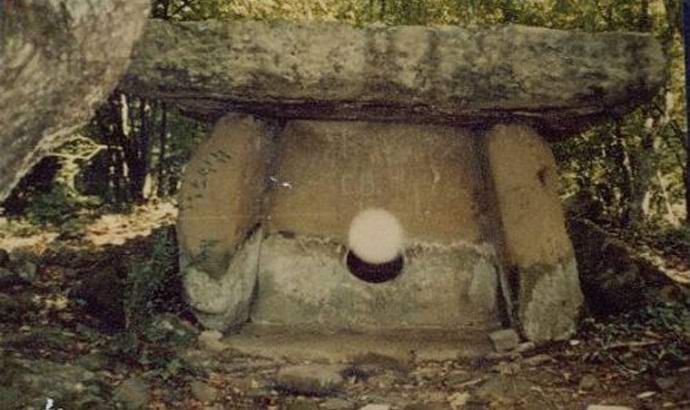 Zloćudne kugle nad Adyghe Dolmens