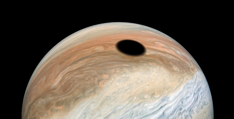 Sonda je uhvatila sjenu Io bačenog na površini Jupitera