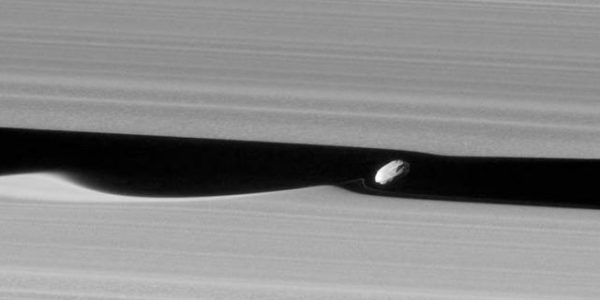 Sonda Cassini uspijeva zarobiti tvorca valova u Saturnovim prstenovima